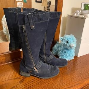 Size 9.5 Blue Suede Earth Booths